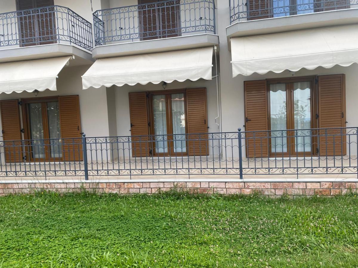 Coral Apartments Parga Esterno foto