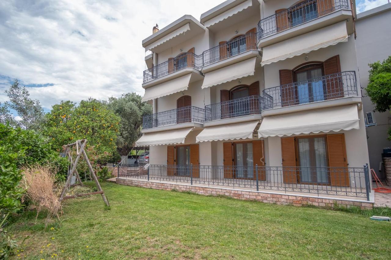 Coral Apartments Parga Esterno foto