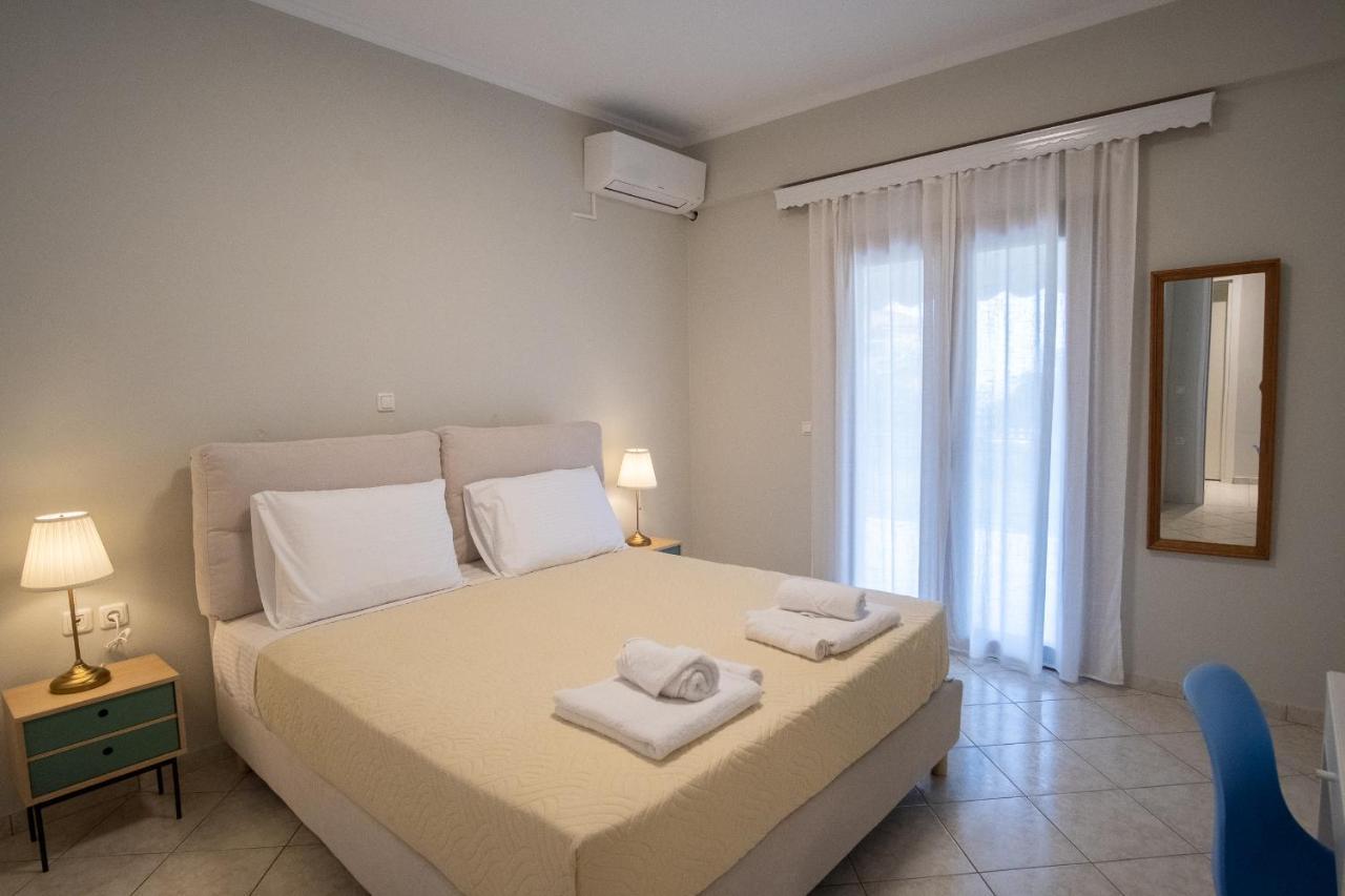 Coral Apartments Parga Esterno foto