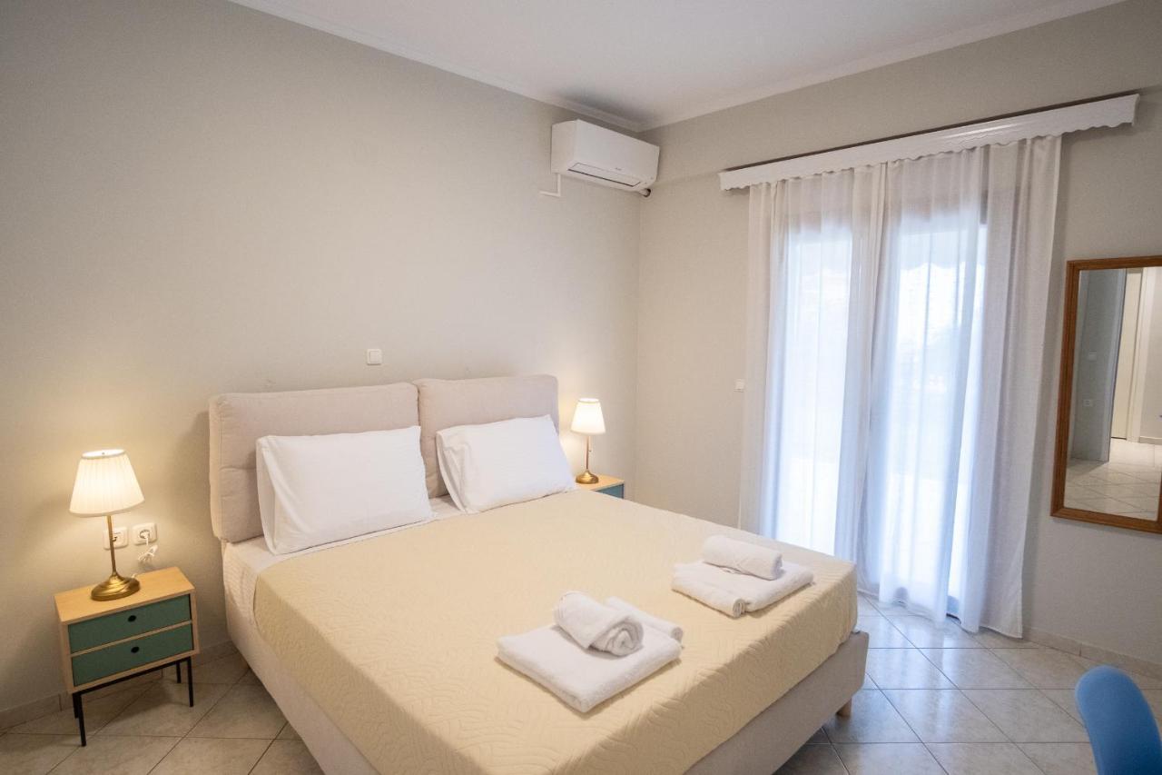 Coral Apartments Parga Esterno foto