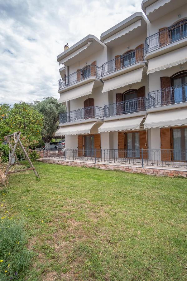 Coral Apartments Parga Esterno foto